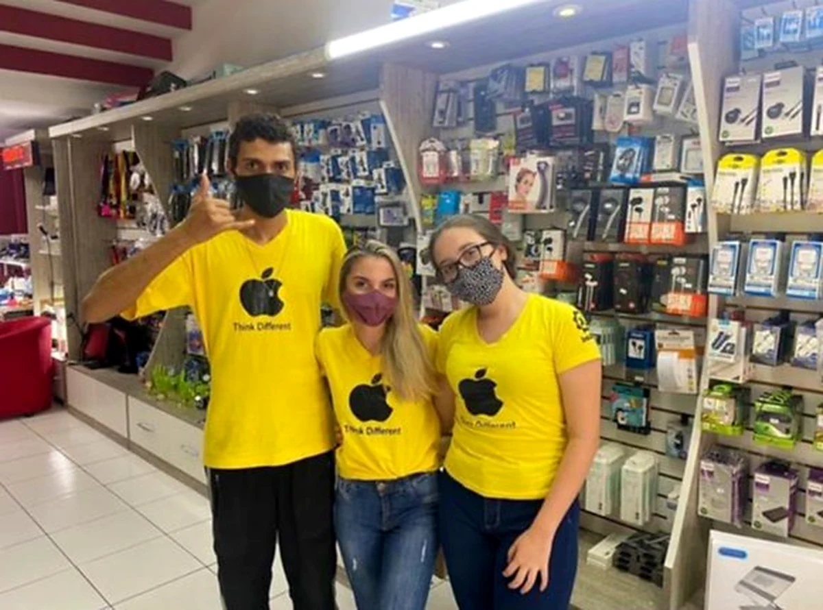 Rodrigo e equipe em uma das fases da Phone In Box